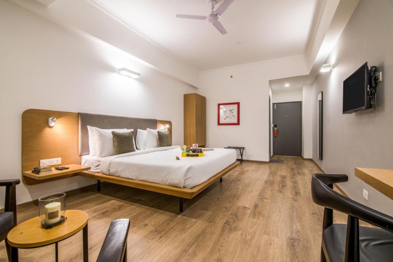 Oyo Townhouse 028 Corporate Suite Noida Exterior photo