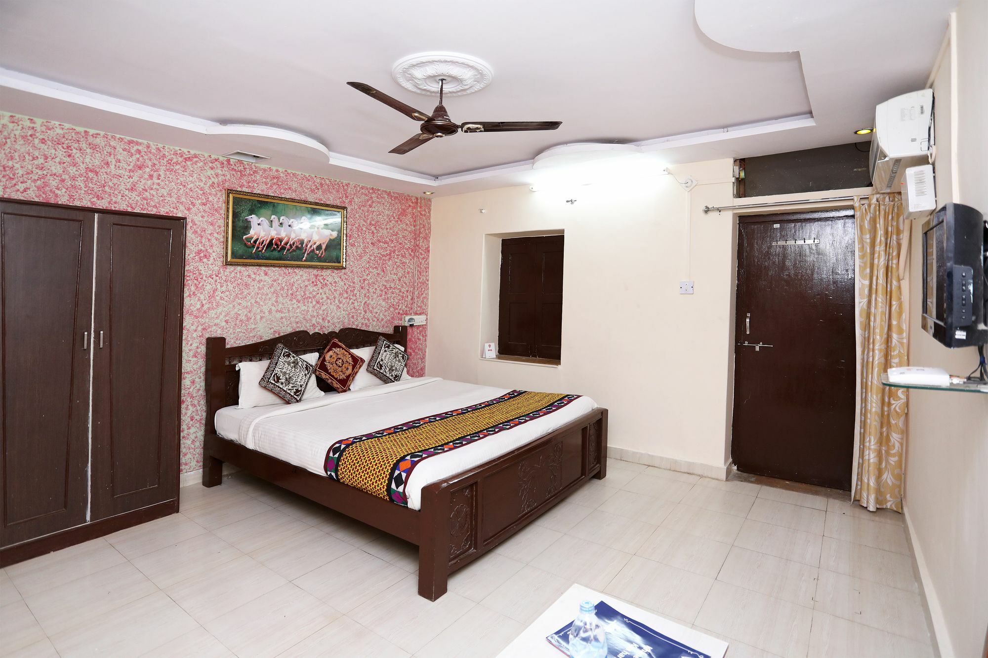 Oyo Townhouse 028 Corporate Suite Noida Exterior photo