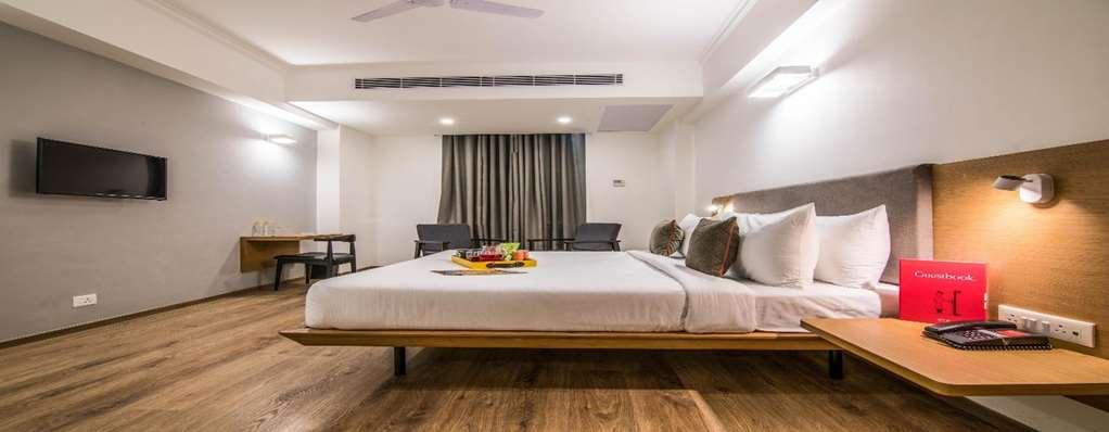 Oyo Townhouse 028 Corporate Suite Noida Room photo